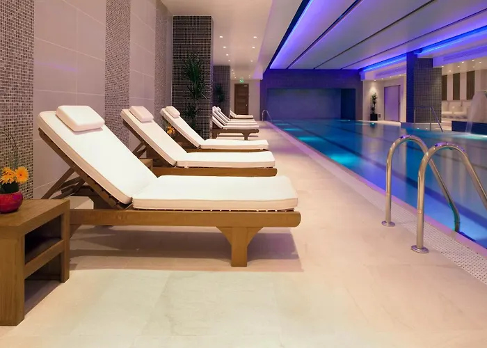 Top Hotels in London with On-Site Parking